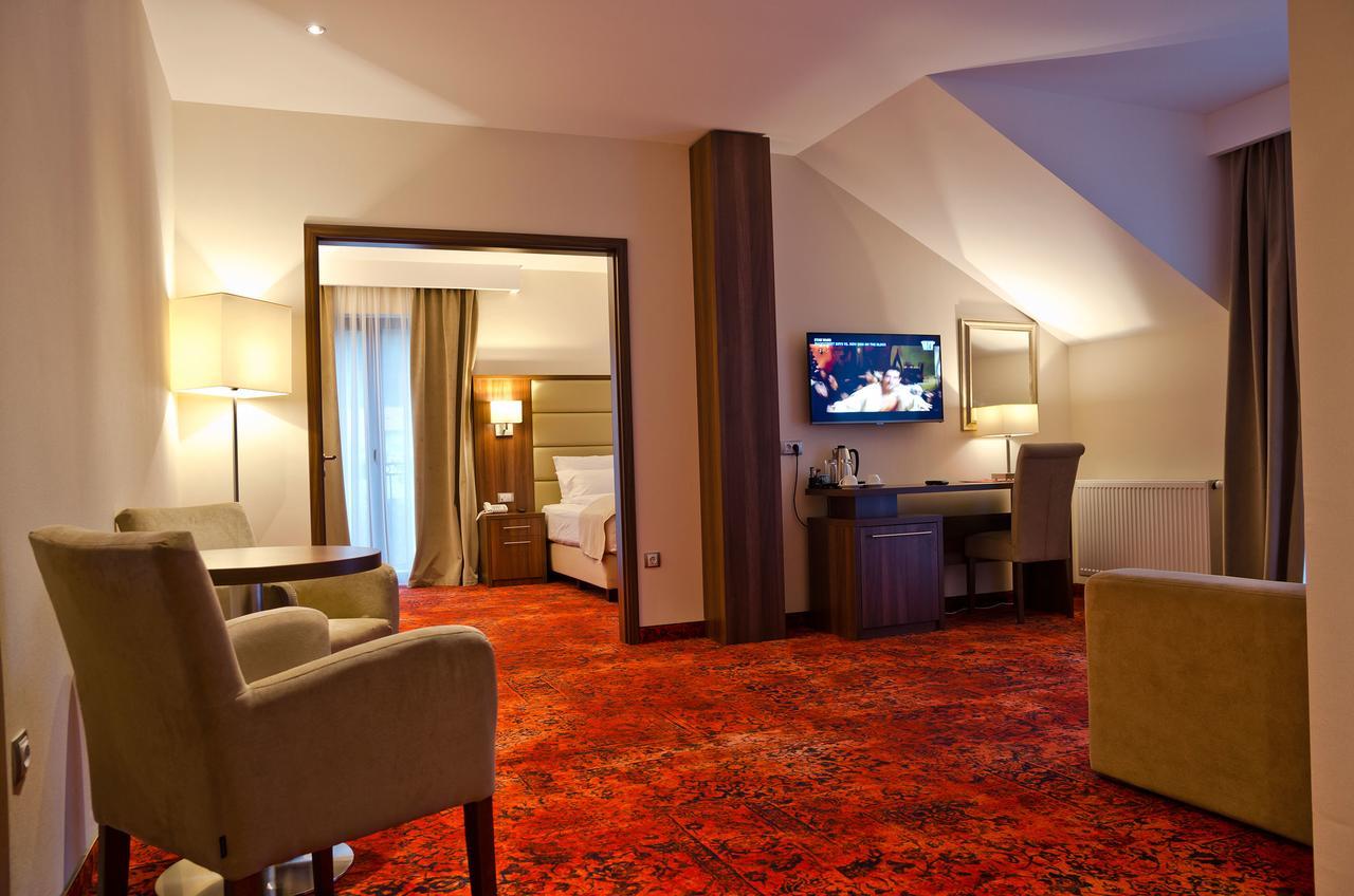 Rîşnov Radsor Hotel מראה חיצוני תמונה