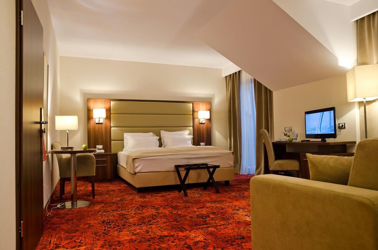 Rîşnov Radsor Hotel מראה חיצוני תמונה